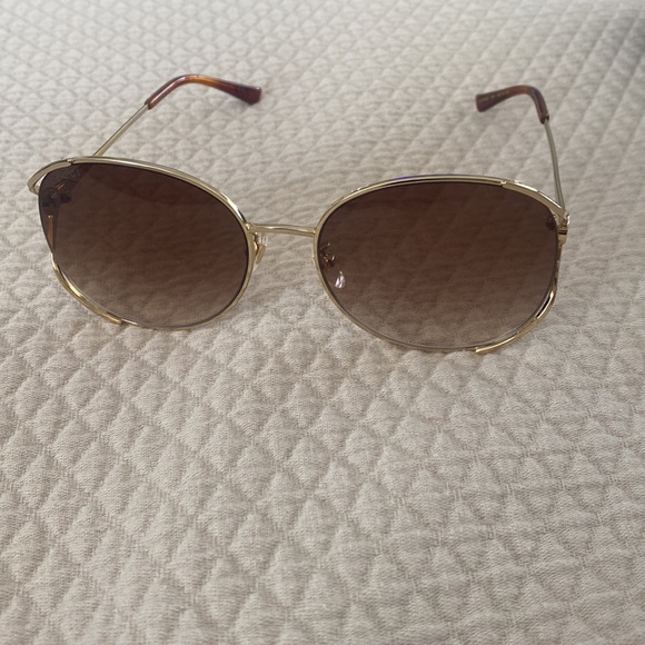 Gucci sunglasses with case, bag, cloth and authenticity card. - Picture 2 of 6